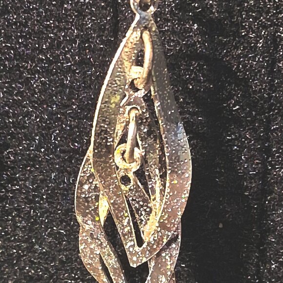 See-Through Locket and a Pair of Nautical and Geometric Drop Leaf Earrings - Picture 11 of 14